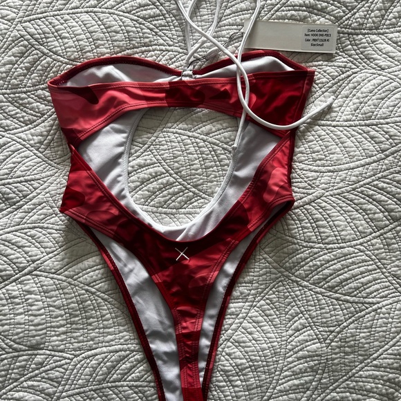 Boutine LA hook one piece. Size small - Picture 2 of 3